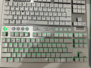 prodam-klaviatury-logitech-g915-tkl