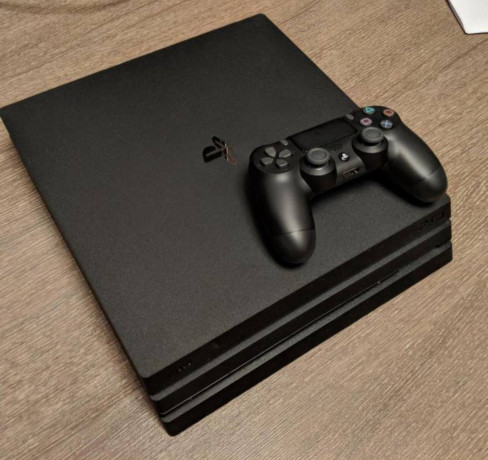 ps4-pro-na-1tb-s-igrami-big-0
