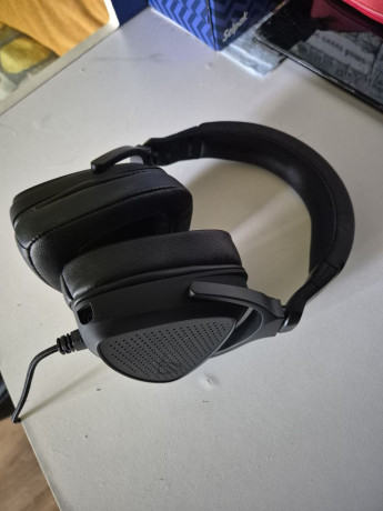 nausniki-asus-rog-delta-s-animate-bez-mikrofona-v-idealnom-sostoianii-novye-podkliucenie-po-type-big-3