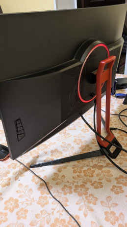 prodam-izognutyi-monitor-sanc-m2736pb-big-1