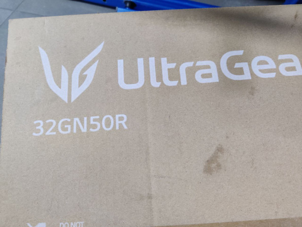 ishhu-lg-32gn50r-monitor-donor-s-ne-rabocei-platoi-so-slomannym-korpusom-glavnoe-ekran-byl-zivoi-po-big-1