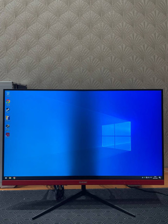 monitor-180-gerc-24-diuima-absoliutno-novyi-s-brakom-s-zavoda-pritemnenie-po-centru-big-0