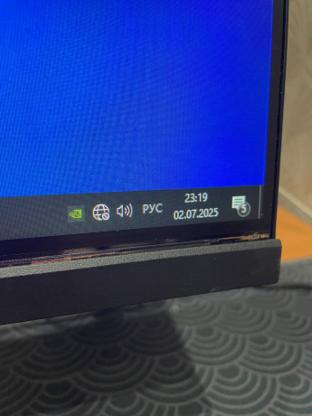 monitor-165-gerc-24-diuima-so-vsemi-provodami-v-komplekte-v-xorosem-sostoianii-big-1