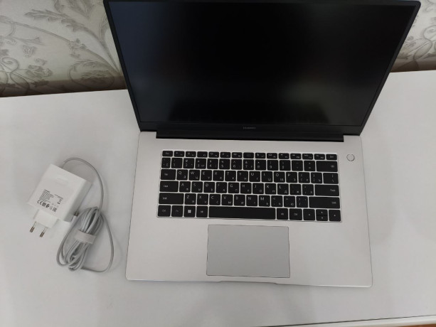ultrabuk-huawei-matebook-d15-kak-novyi-big-1