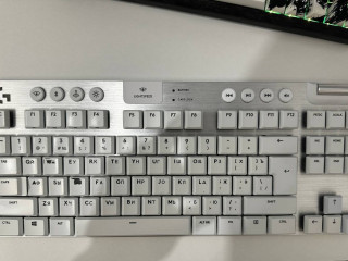 prodam-logitech-g915-tkl-wireless-25k