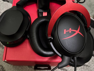 prodam-2-nausnika-za-15000-vmeste-hyperx-cloud-ii-razer-barracuda-x