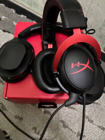prodam-2-nausnika-za-15000-vmeste-hyperx-cloud-ii-razer-barracuda-x-big-0